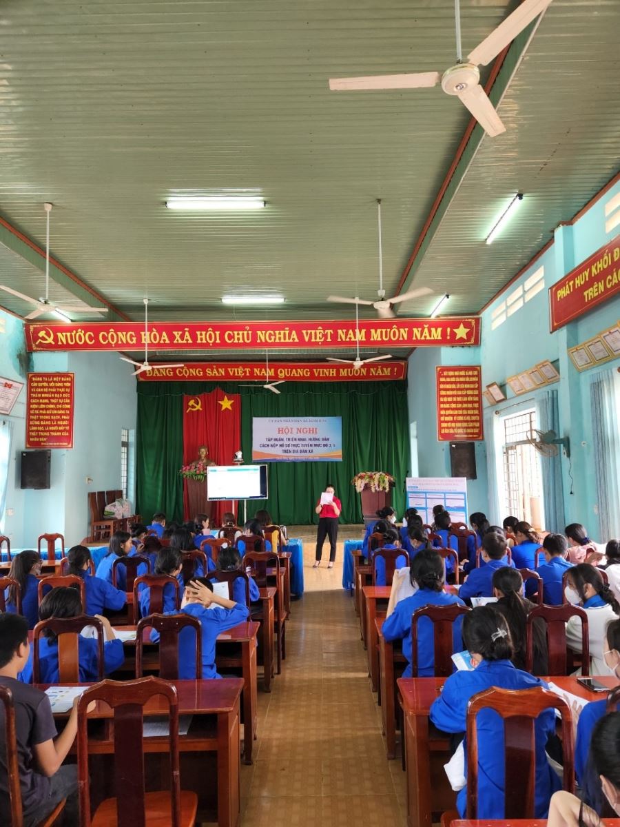 HỘI NGHỊ HƯỚNG DẪN, TRIỂN KHAI NỘP HỒ SƠ  TRỰC TUYẾN MỨC ĐỘ 3 MỨC ĐỘ 4 TRÊN ĐỊA BÀN XÃ BÌNH HÒA NĂM 2022
