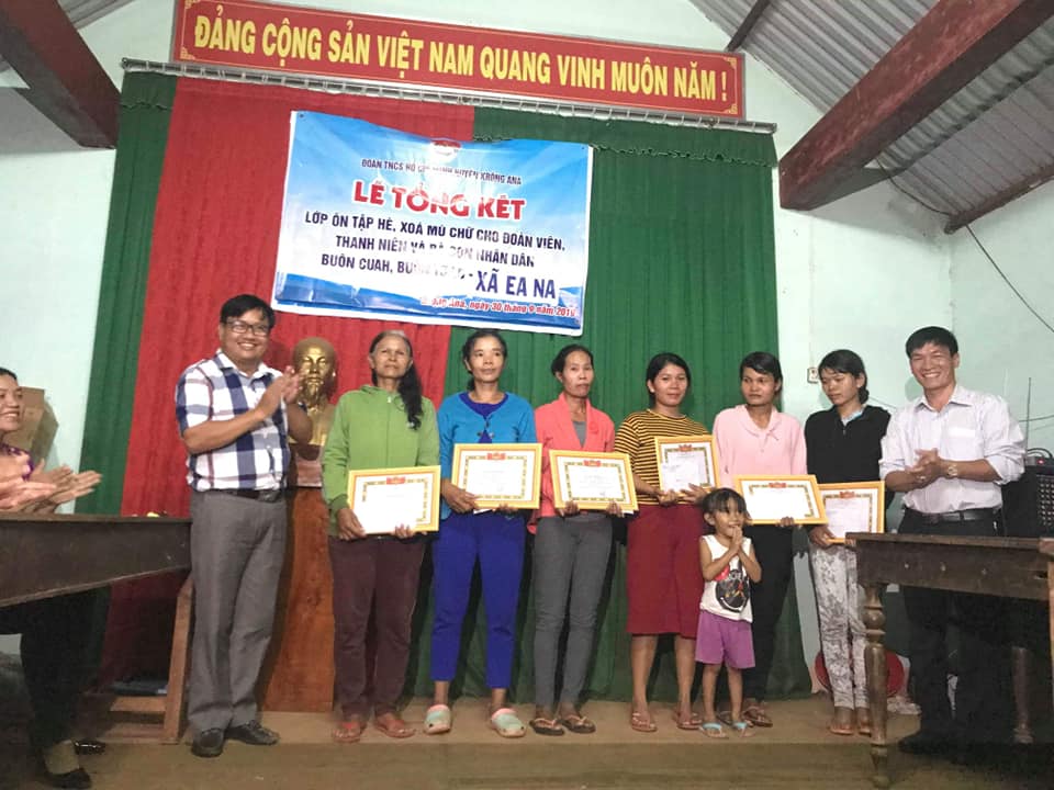 Huyện Đoàn Krông Ana tổ chức Tổng kết lớp học xóa mù chữ tại xã Ea Na