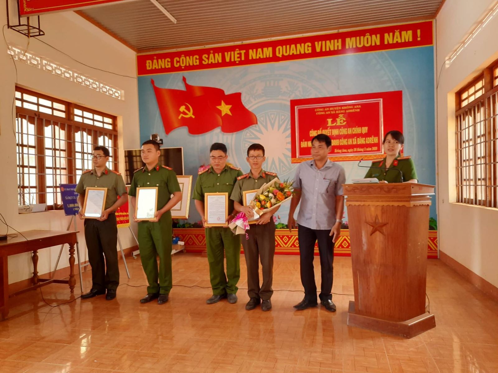 Công bố quyết định điều động công an chính quy thực hiện nhiệm vụ tại xã Băng A Drênh
