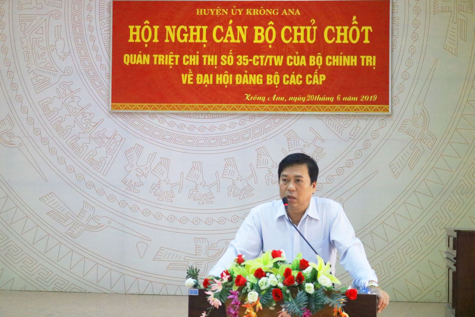 Hội nghị cán bộ chủ chốt của huyện