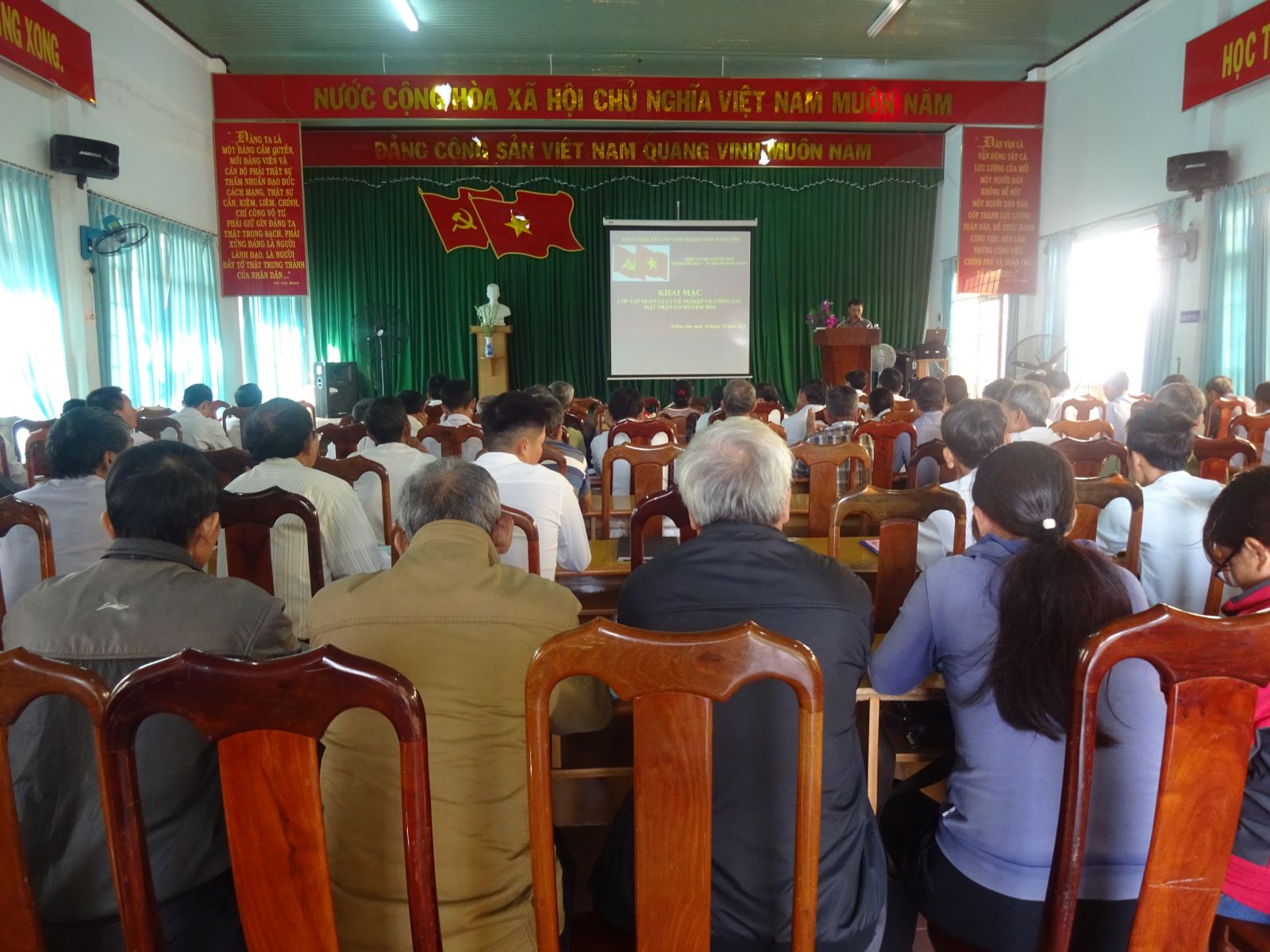 Tập huấn bồi dưỡng lý luận chính trị và nghiệp vụ công tác mặt trận cơ sở năm 2019
