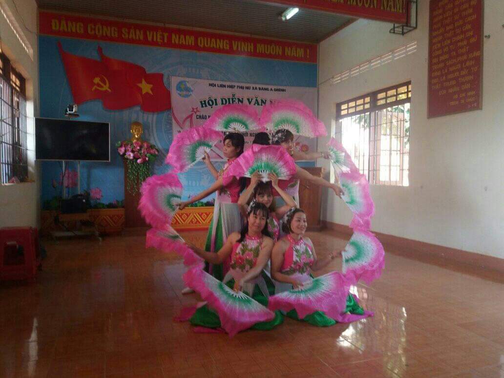 Hội diễn văn nghệ chào mừng kỷ niệm ngày quốc tế phụ nữ 08.3 tại xã Băng Adrênh