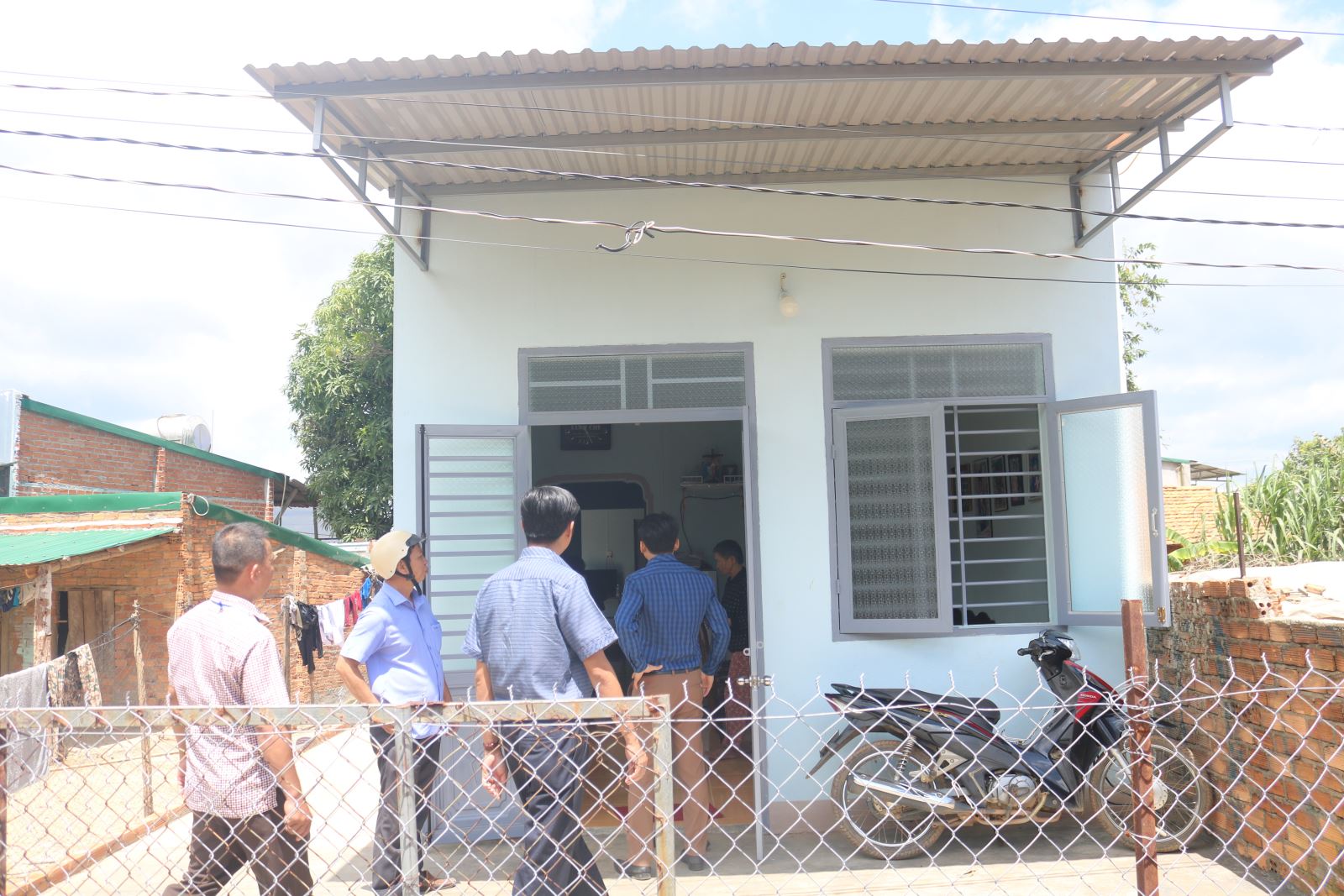 Làm việc với Đoàn công tác của Sở Xây dựng về việc kiểm tra tình hình triển khai thực hiện chính sách hỗ trợ hộ nghèo về nhà ở theo Quyết định số 33/2015/QĐ-TTg trên địa bàn tỉnh Đắk Lắk