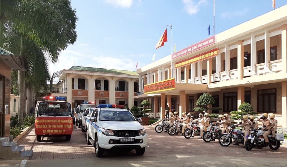 CÔNG AN HUYỆN KRÔNG ANA TỔ CHỨC LỄ RA QUÂN THỰC HIỆN ĐỢT CAO ĐIỂM TẤN CÔNG TRẤN ÁP TỘI PHẠM, BẢO ĐẢM AN NINH TRẬT TỰ TRÊN ĐỊA BÀN HUYỆN