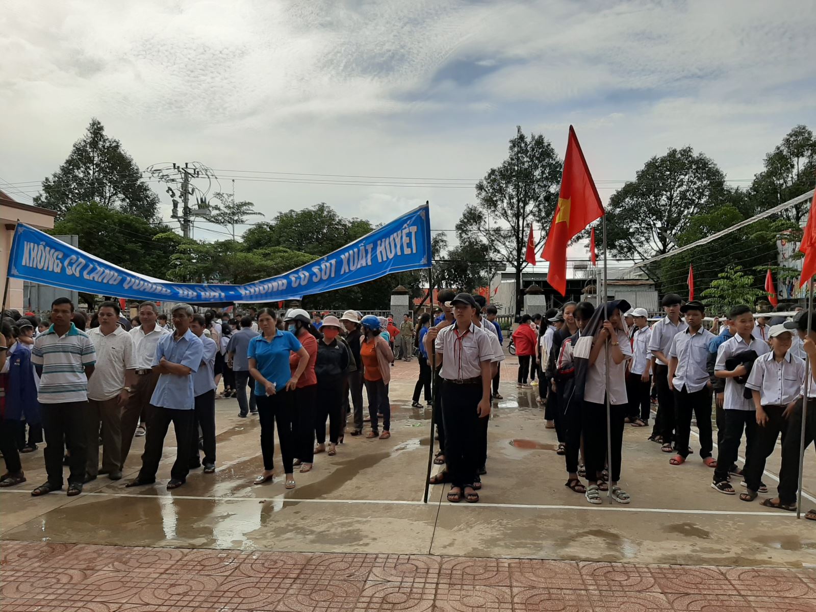 UBND thị trấn Buôn Trấp phát động vệ sinh môi trường, phòng chống bệnh sốt xuất huyết năm 2020