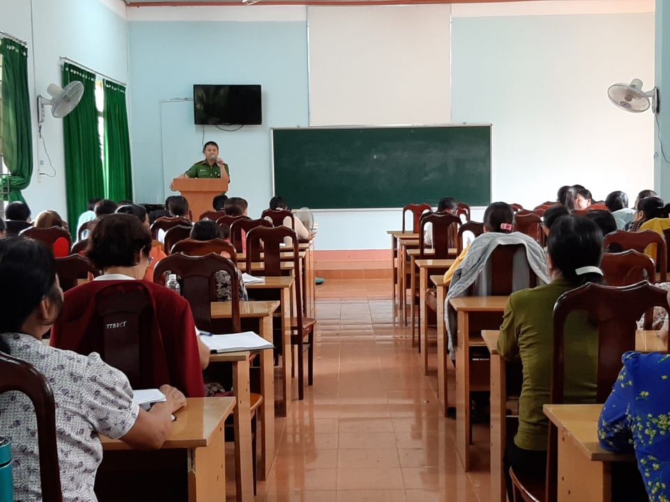 Các cấp Hội LHPN trên địa bàn huyện Krông Ana đẩy mạnh công tác tuyên truyền thực hiện chủ đề năm “An toàn cho phụ nữ và trẻ em”