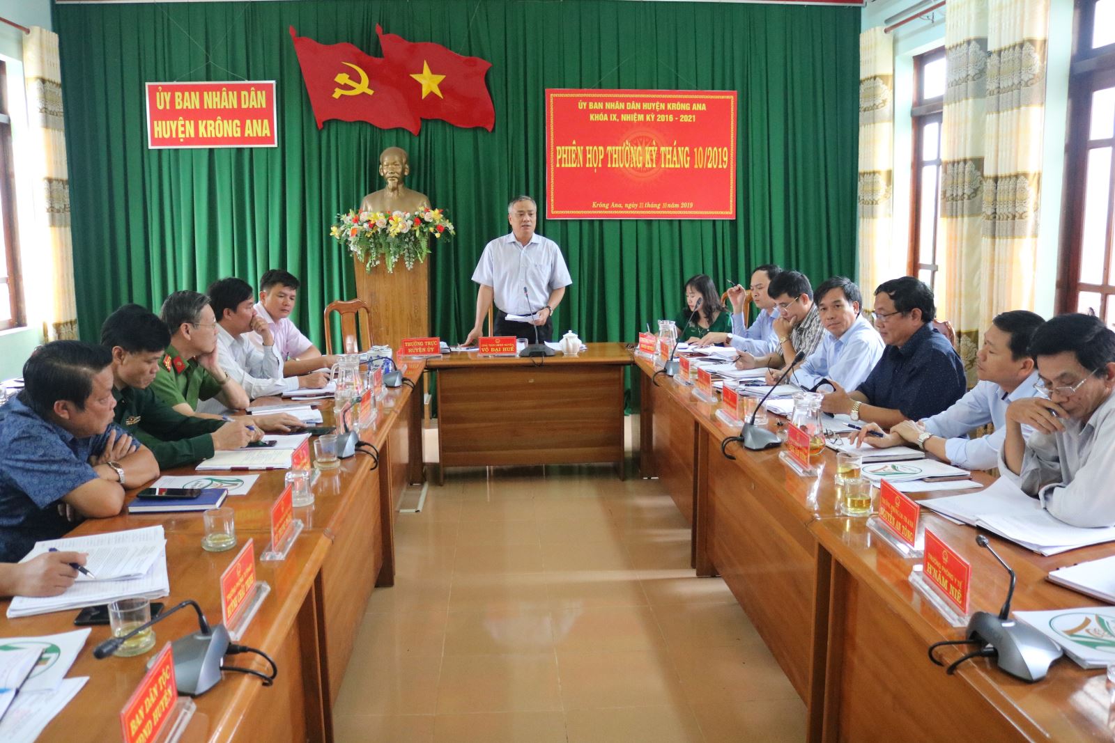 Phiên họp UBND huyện thường kỳ tháng 10/2019