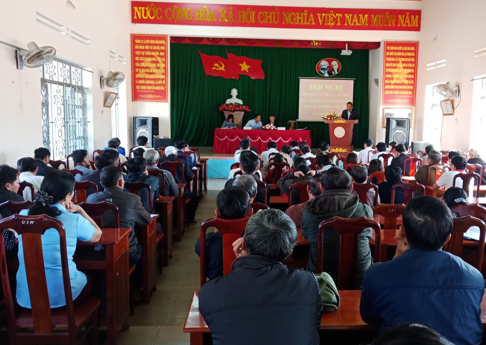 Hội nghị tiếp xúc cử tri sau kỳ họp thứ Chín HĐND tỉnh Đắk Lắk khoá IX và kỳ họp thứ Chín HĐND huyện Krông Ana nhiệm kỳ 2016 – 2021