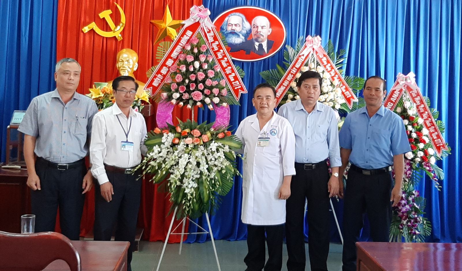 Lãnh đạo Huyện ủy, HĐND, UBND, UBMTTQ Việt Nam huyện thăm và chúc mừng kỷ niệm 65 năm Ngày Thầy thuốc Việt Nam (27/2/1955 – 27/2/2020)