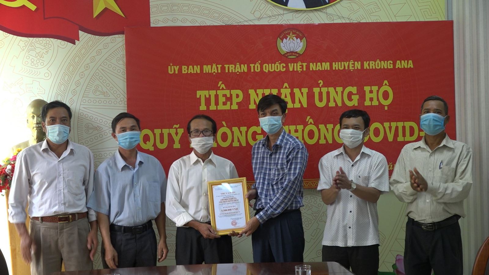 UBMTTQ Việt Nam huyện Krông Ana tiếp nhận quỹ phòng,  chống dịch COVID-19