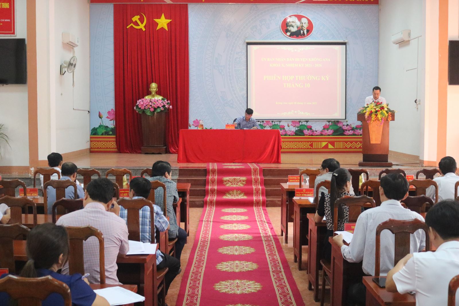 Phiên họp UBND huyện thường kỳ tháng 10 năm 2022 