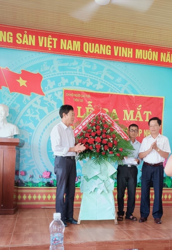Ra mắt Câu lạc bộ “Liên thế hệ tự giúp nhau” tại thôn 10/3 xã Ea Bông