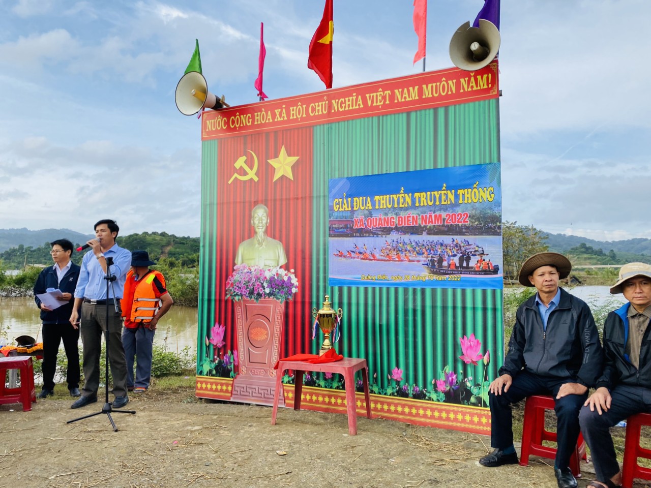 Xã Quảng Điền Tổ chức giải đua thuyền truyền thống năm 2022