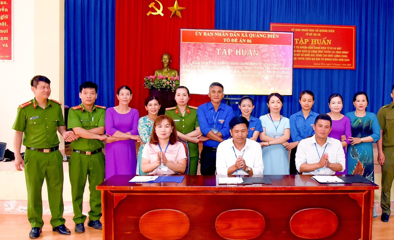 UBND xã Quảng Điền tổ chức tập huấn tạo tài khoản cho công dân trên công dịch vụ công Quốc gia