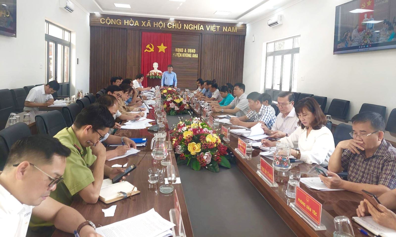 Phiên họp UBND huyện thường kỳ tháng 02/2023