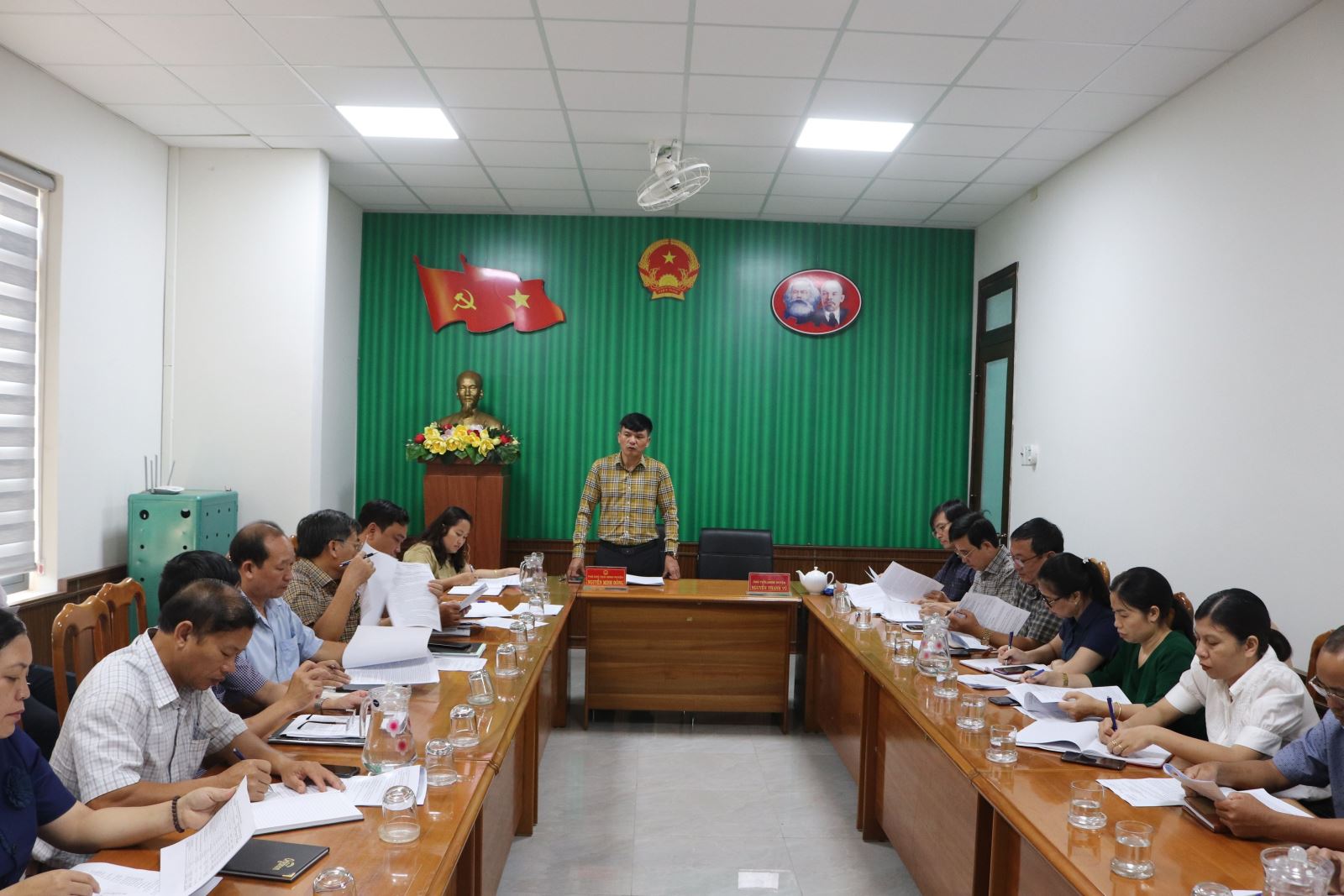 UBND huyện họp triển khai các nhiệm vụ trọng tâm trong việc thực hiện Kế hoạch phát triển kinh tế, xã hội các buôn đồng bào dân tộc thiểu số huyện