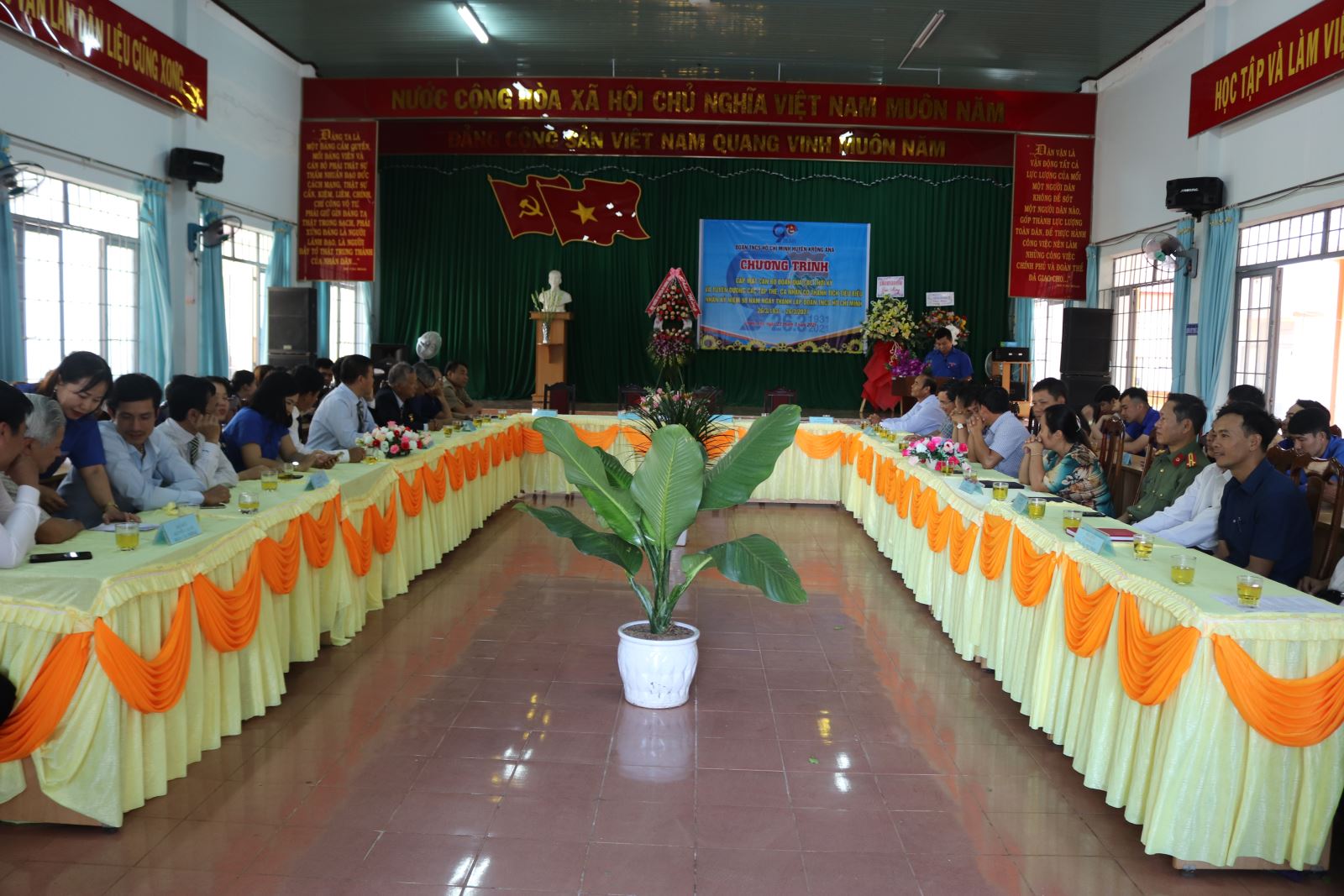 Huyện Đoàn Krông Ana tổ chức gặp mặt cán bộ Đoàn qua các thời kỳ nhân kỷ niệm 90 năm Ngày thành lập Đoàn TNCS Hồ Chí Minh  (26/03/1931 – 26/03/2021)