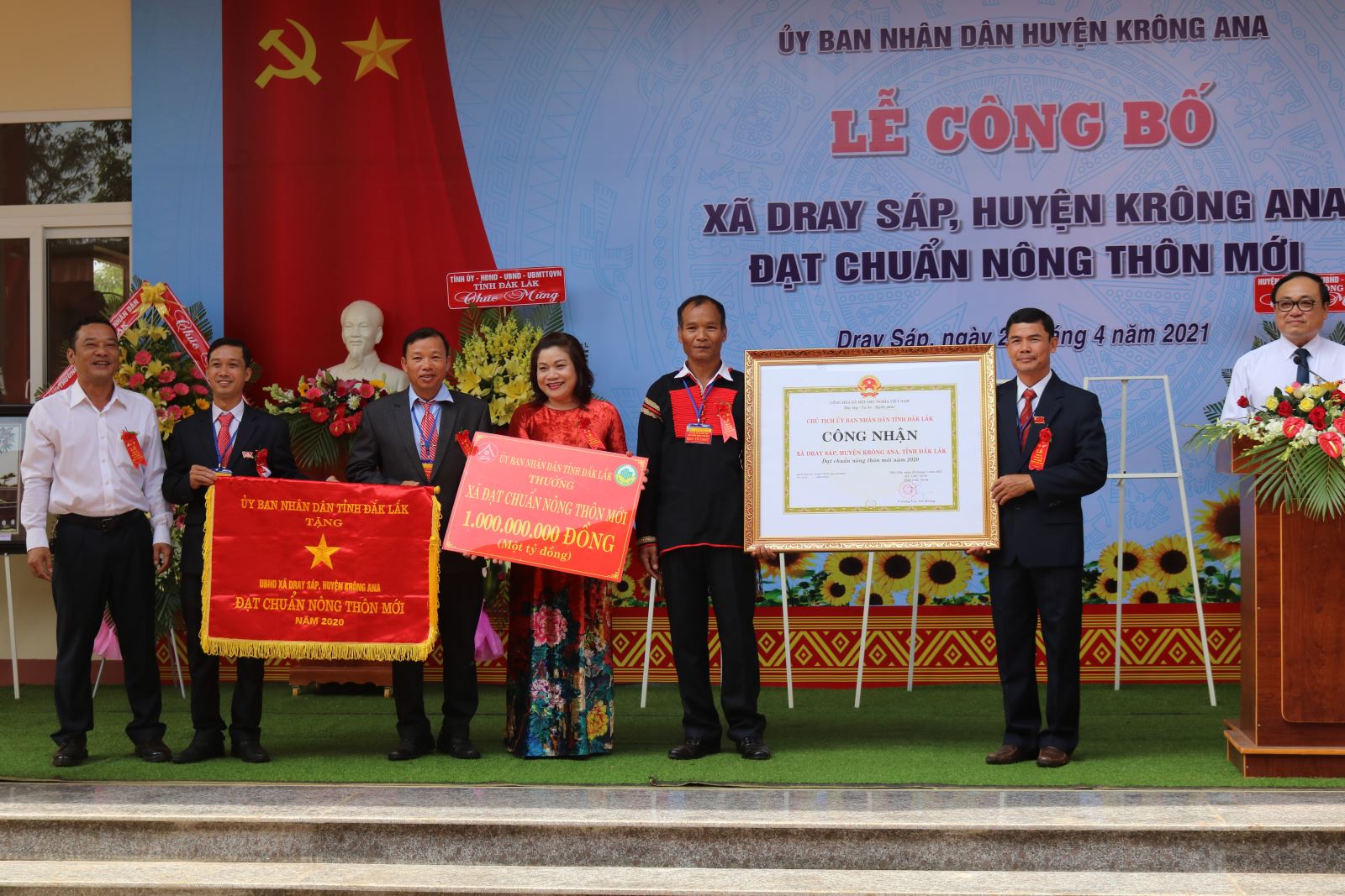 Lễ công bố Xã Dray Sáp đạt chuẩn nông thôn mới