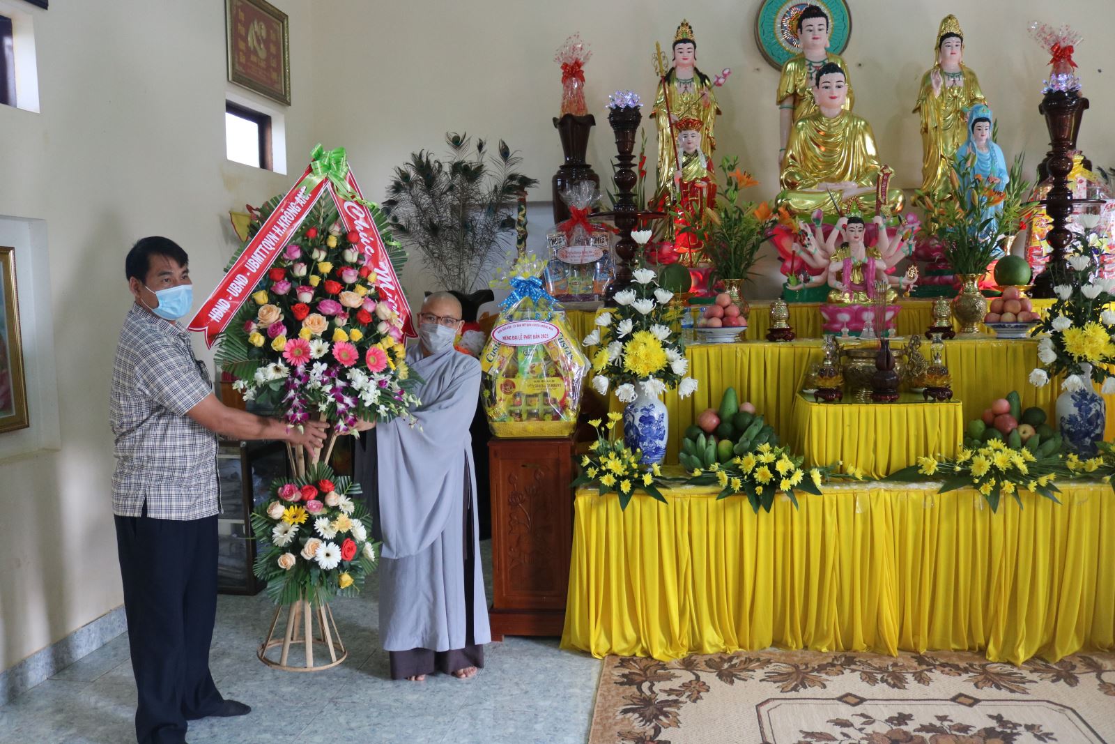 Lãnh đạo huyện Krông Ana thăm, chúc mừng Đại lễ Phật đản Phật lịch 2565-Dương lịch 2021