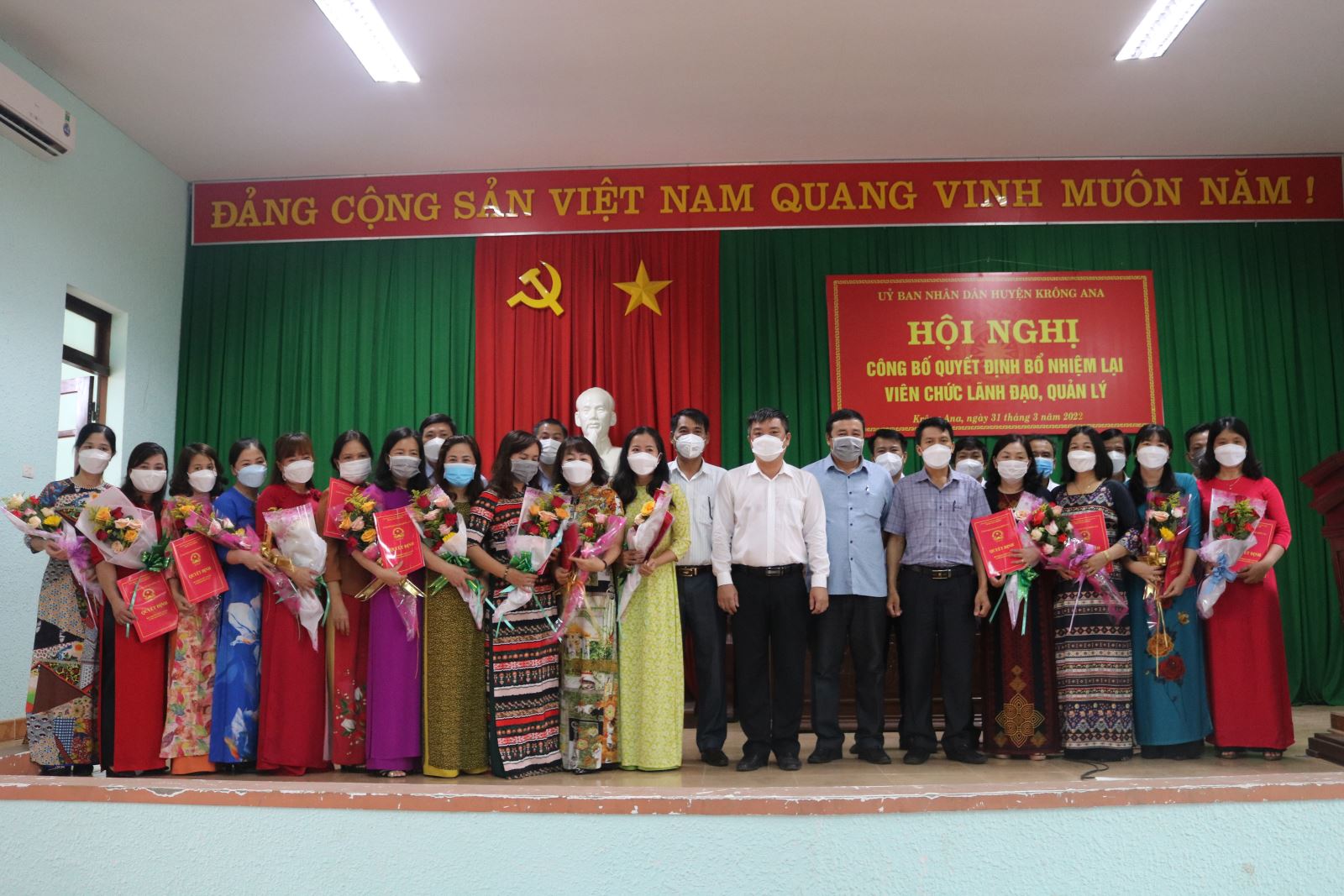 UBND huyện Krông Ana công bố quyết định bổ nhiệm lại viên chức lãnh đạo, quản lý trường học