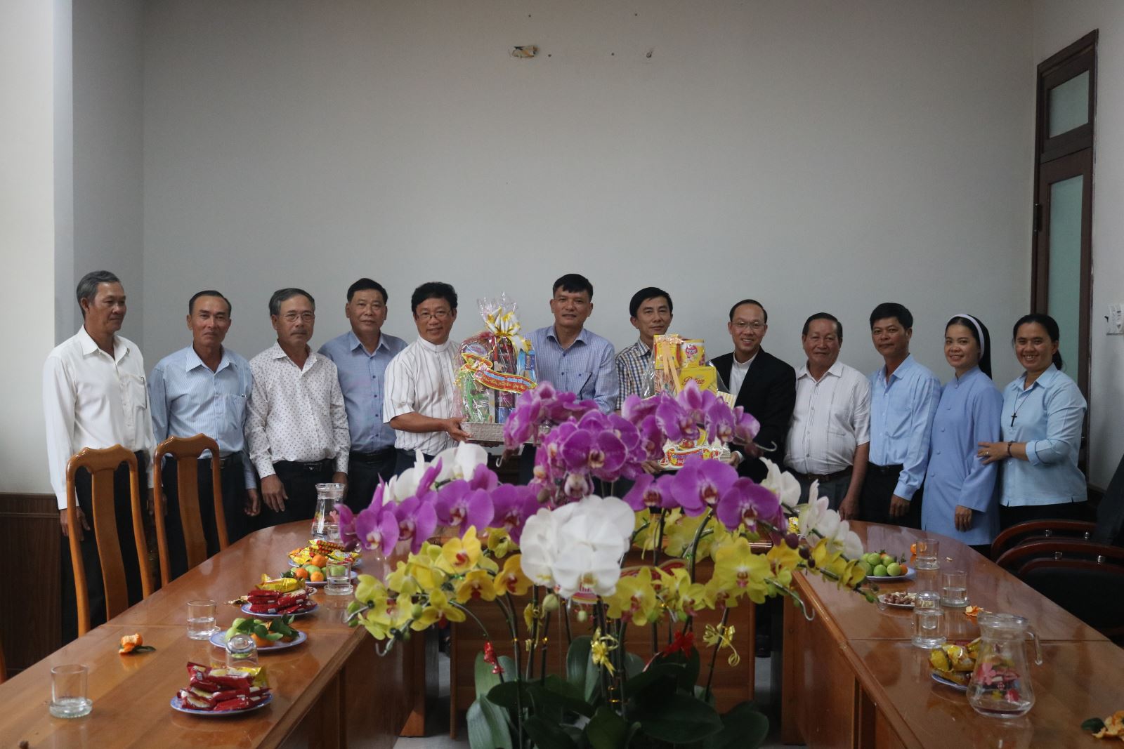 Các tổ chức tôn giáo trên địa bàn huyện đã đến thăm, chúc Tết UBND huyện