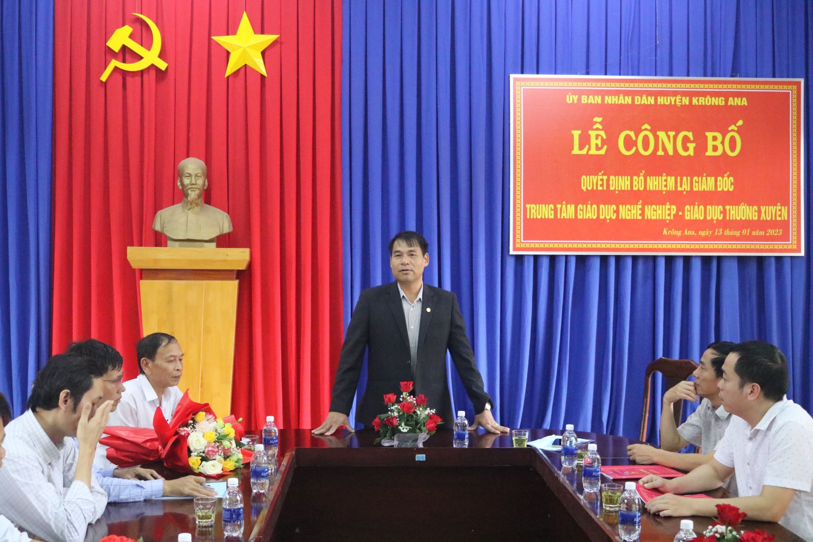 UBND huyện công bố Quyết định bổ nhiệm, bổ nhiệm lại cán bộ lãnh đạo quản lý