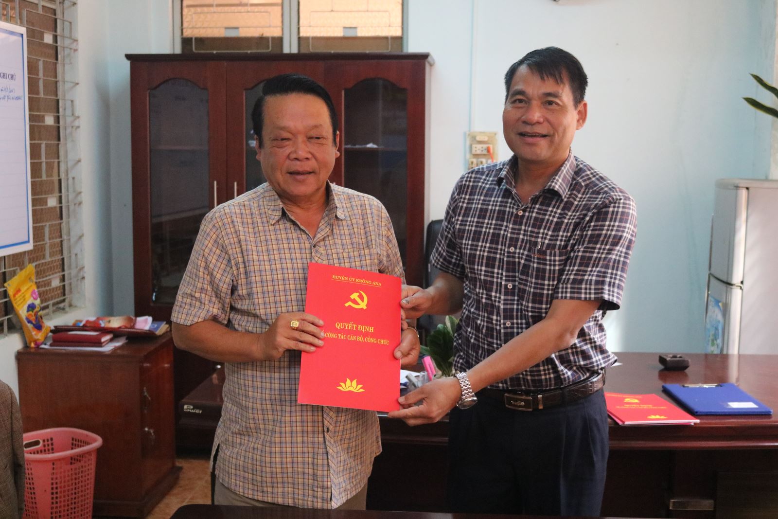 Công bố quyết định chỉ định Bí thư Chi bộ Phòng Lao động - Thương binh và xã hội