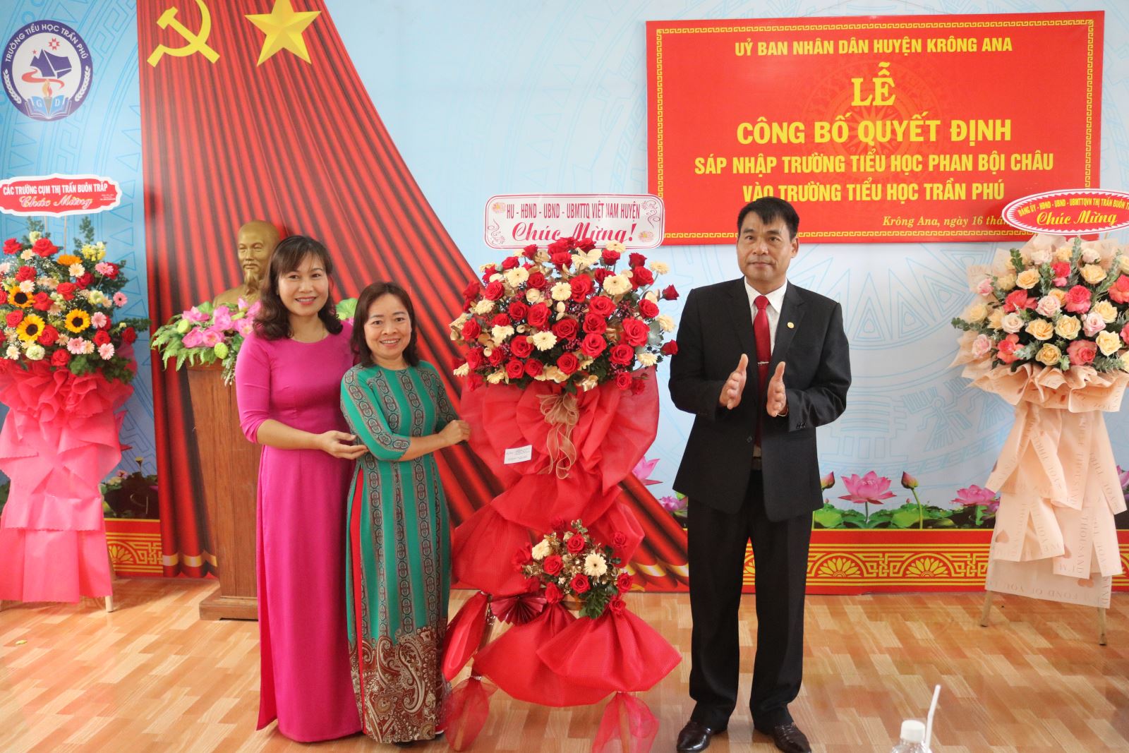 Lễ công bố sáp nhập trường Tiểu học Phan Bội Châu vào  trường Tiểu học Trần Phú và sáp nhập trường Tiểu học Lê Lợi vào  trường Tiểu học Nguyễn Viết Xuân