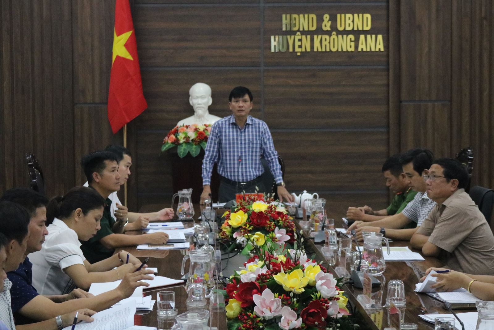 Phiên họp UBND huyện thường kỳ tháng 4/2023