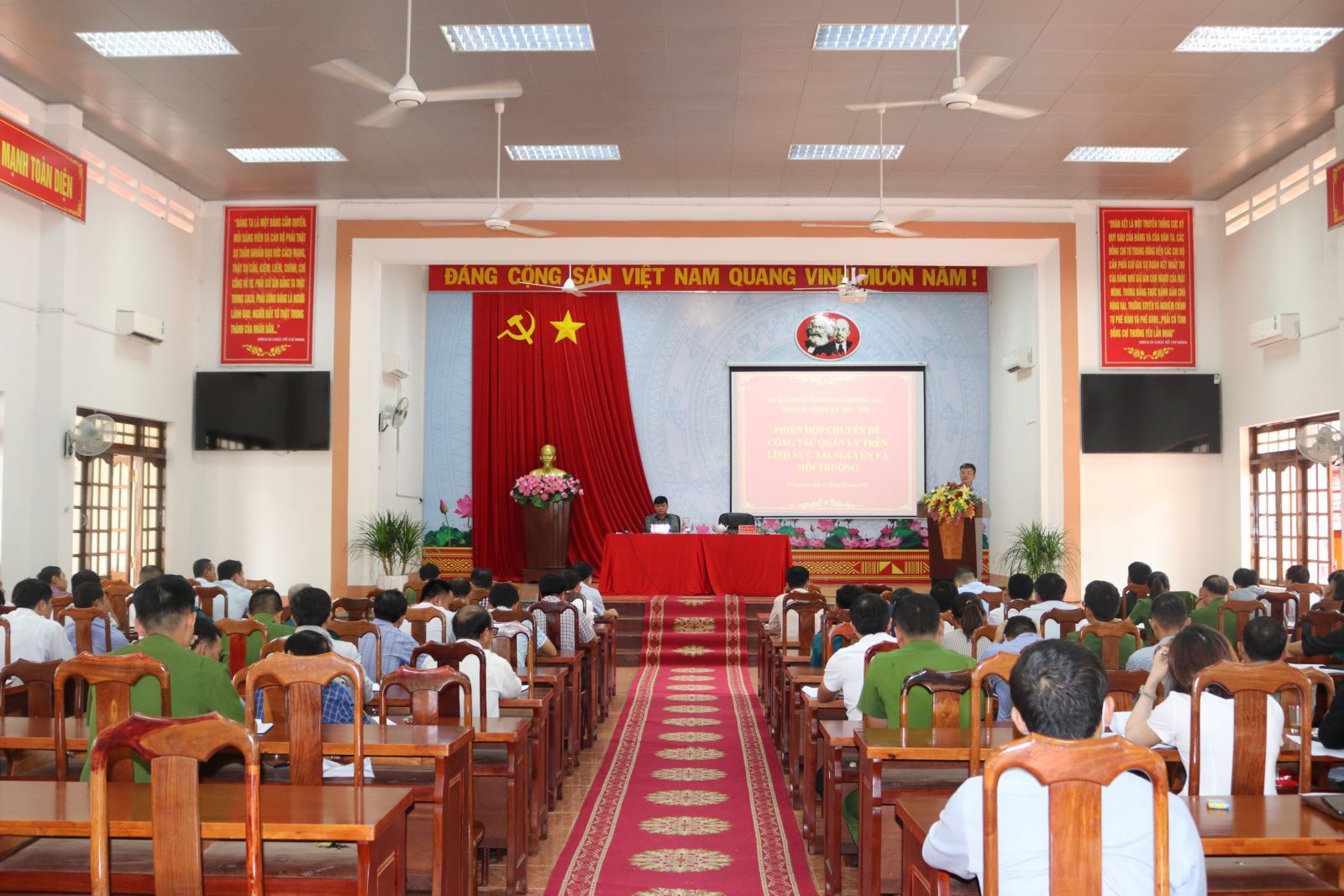 Phiên họp chuyên đề công tác quản lý trên lĩnh vực tài nguyên và môi trường