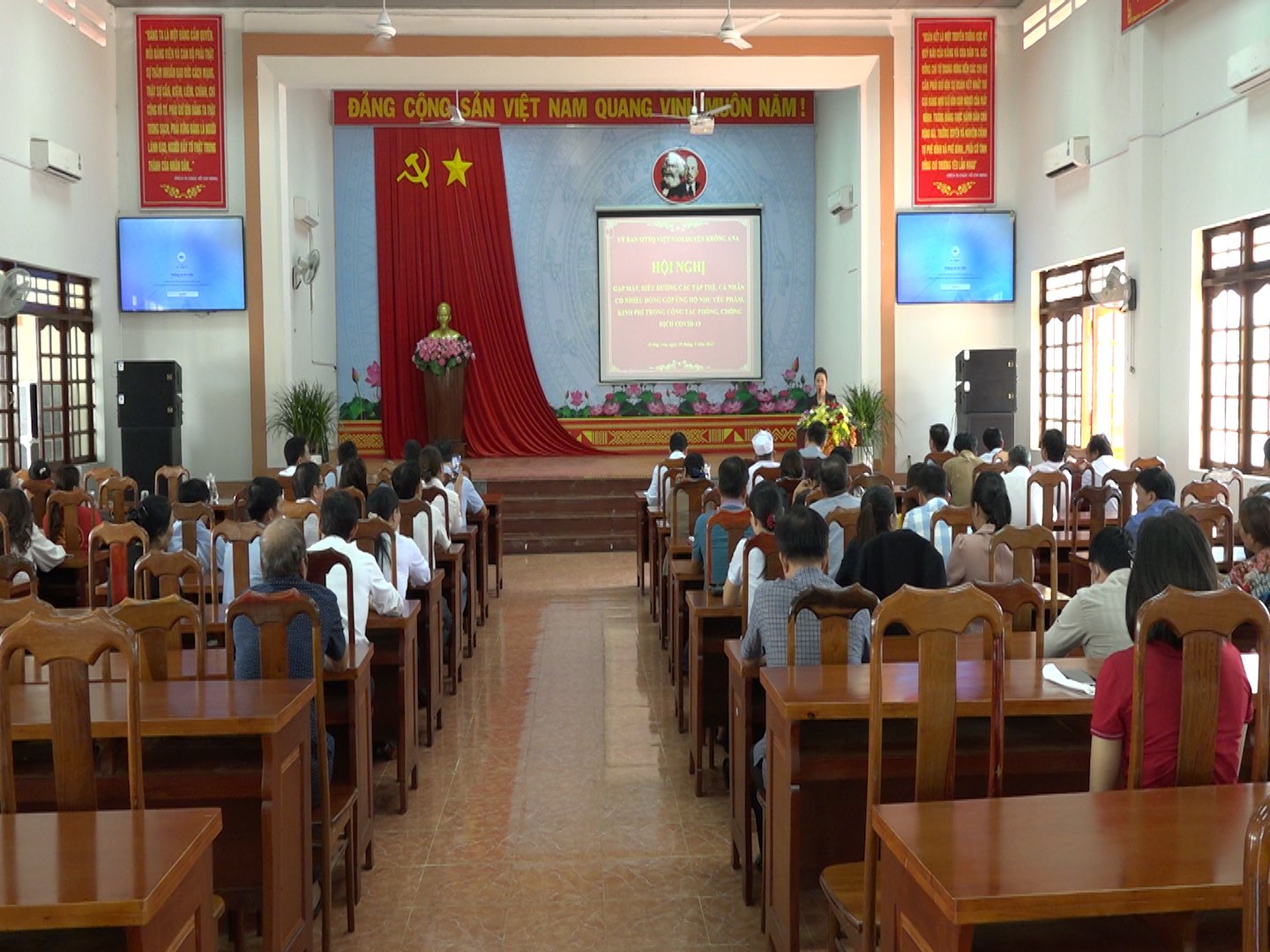 Hội nghị gặp mặt biểu dương các tập thể cá nhân có nhiều đóng góp ủng hộ kinh phí trong công tác phòng, chống Covid 19