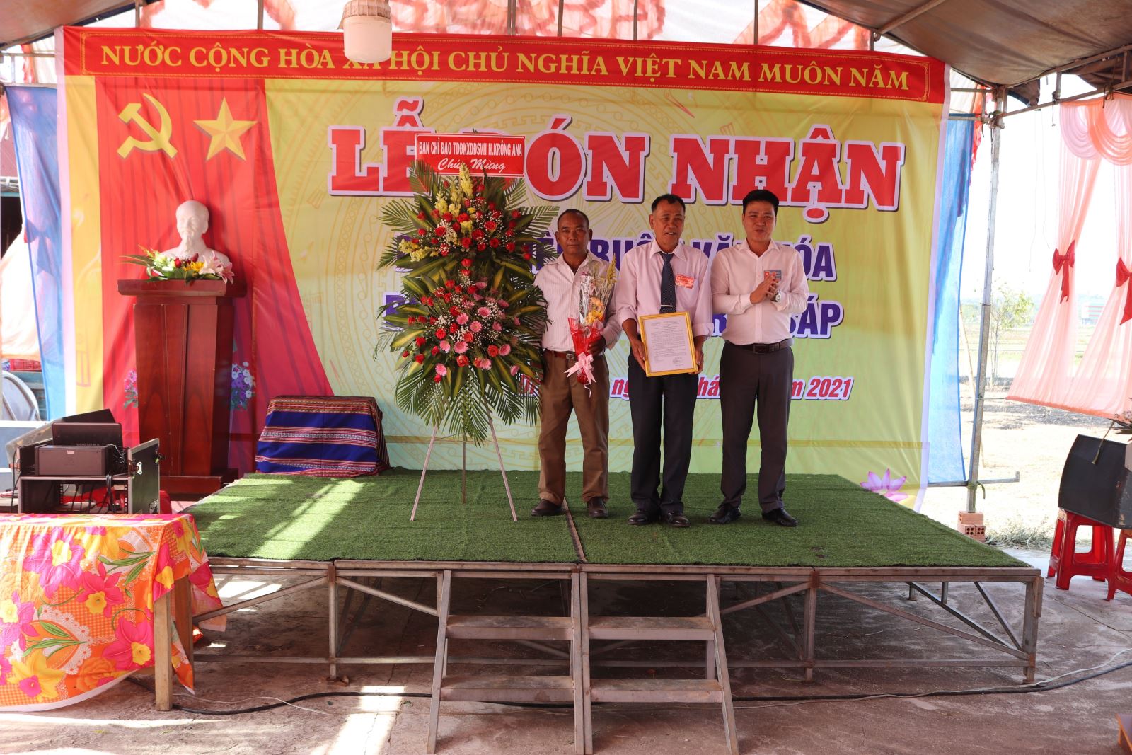 Lễ đón  nhận danh hiệu buôn văn hóa