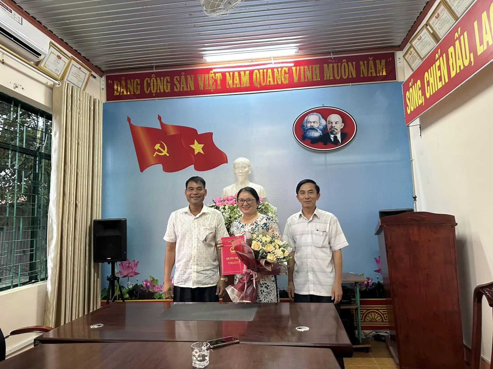 UBND huyện công bố Quyết định điều động, bổ nhiệm cán bộ lãnh đạo quản lý