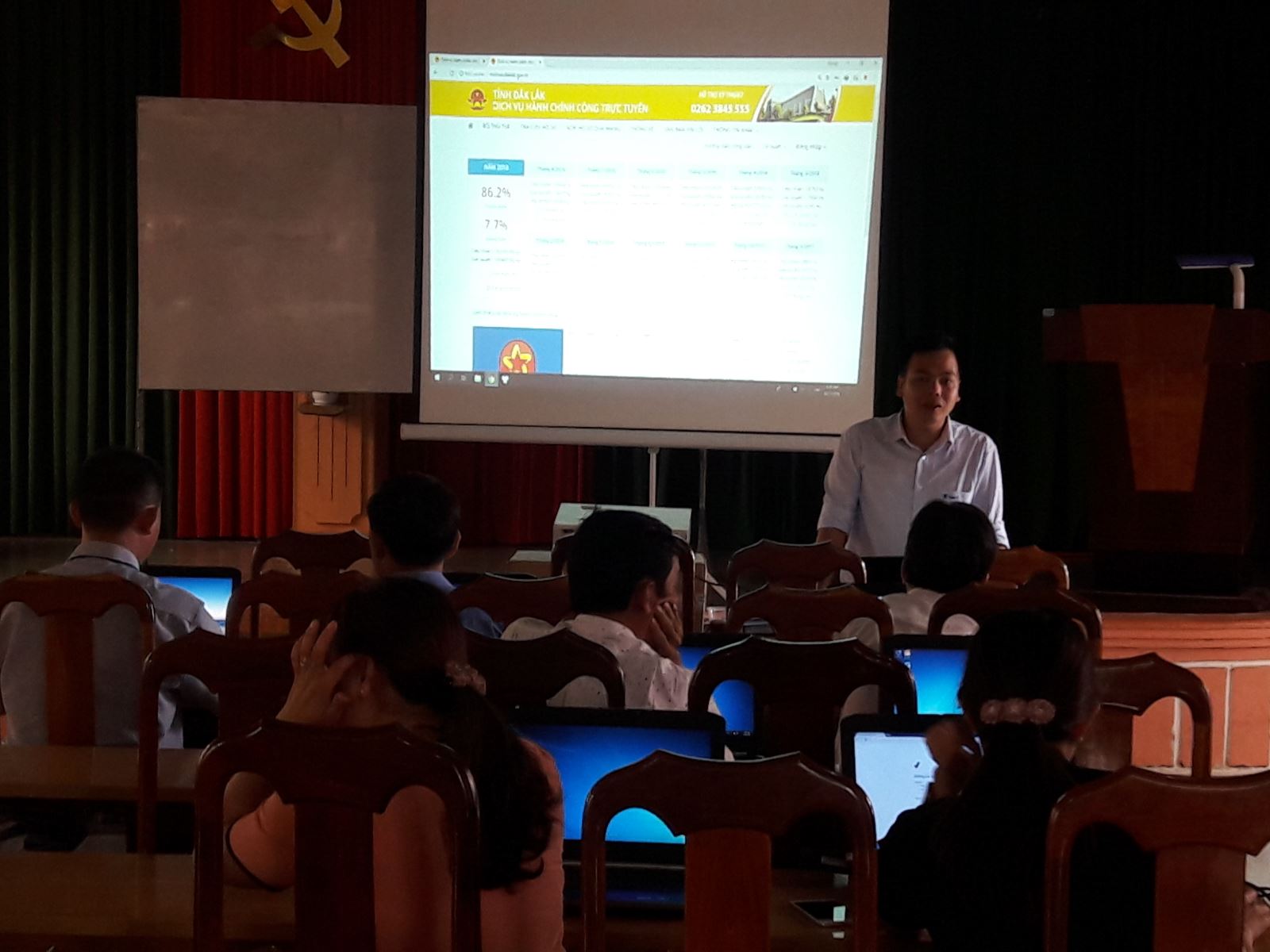 Tập huấn sử dụng Dịch vụ hành chính công trực tuyến tích hợp Một cửa điện tử liên thông tại UBND các xã, thị trấn