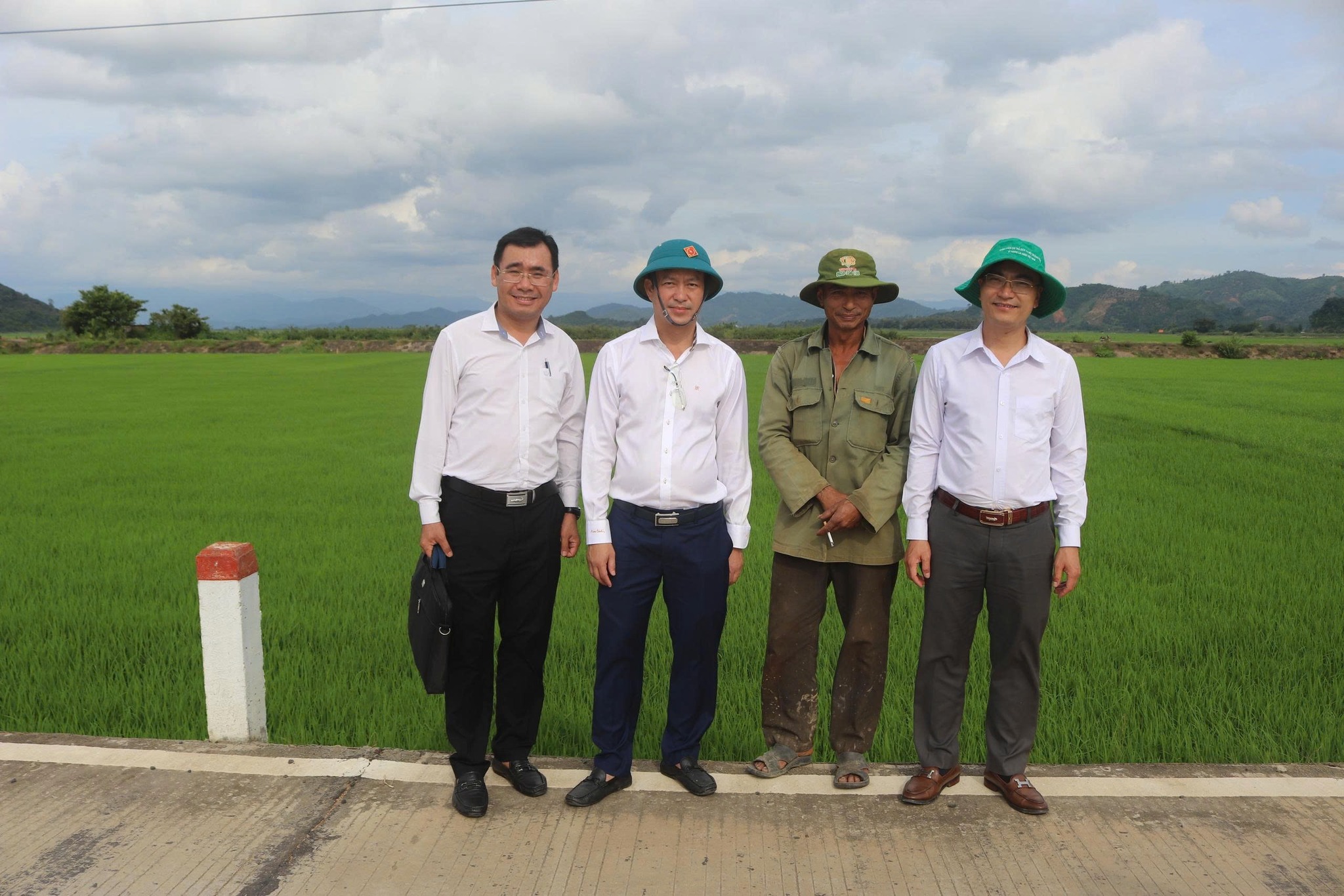 Sở Nông nghiệp và Môi trường làm việc với xã Krông Ana