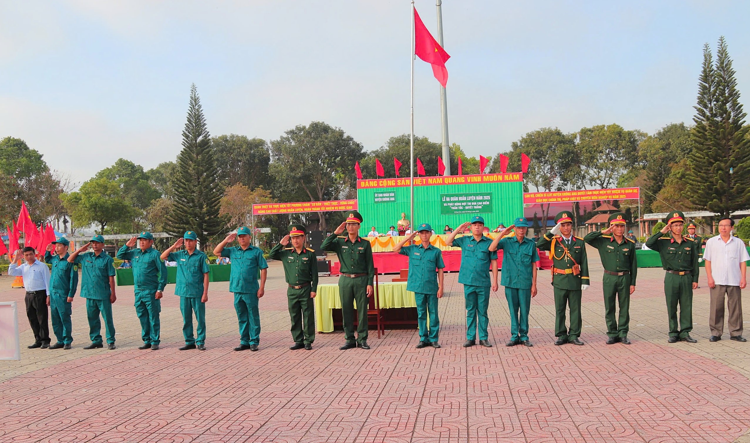 Huyện Krông Ana tổ chức Lễ ra quân huấn luyện năm 2025  và phát động thi đua “thần tốc, quyết thắng”