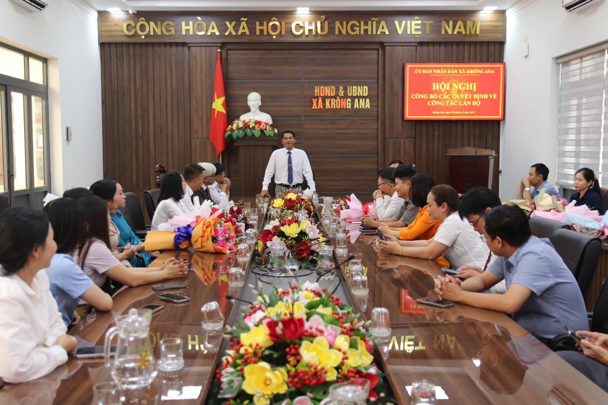 UBND xã Krông Ana tổ chức Hội nghị công bố các quyết định về công tác cán bộ
