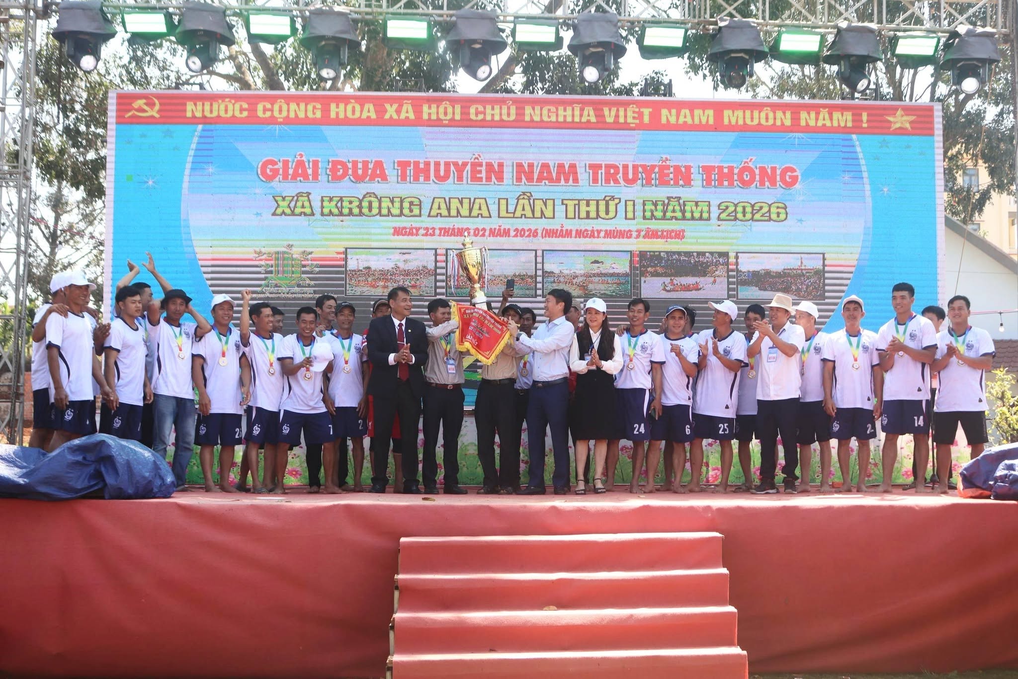 Giải đua thuyền nam truyền thống  xã Krông Ana lần thứ nhất