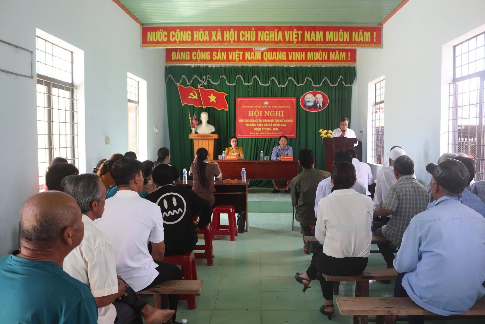 Hội nghị tiếp xúc cử tri với những người ứng cử đại biểu HĐND xã Krông Ana