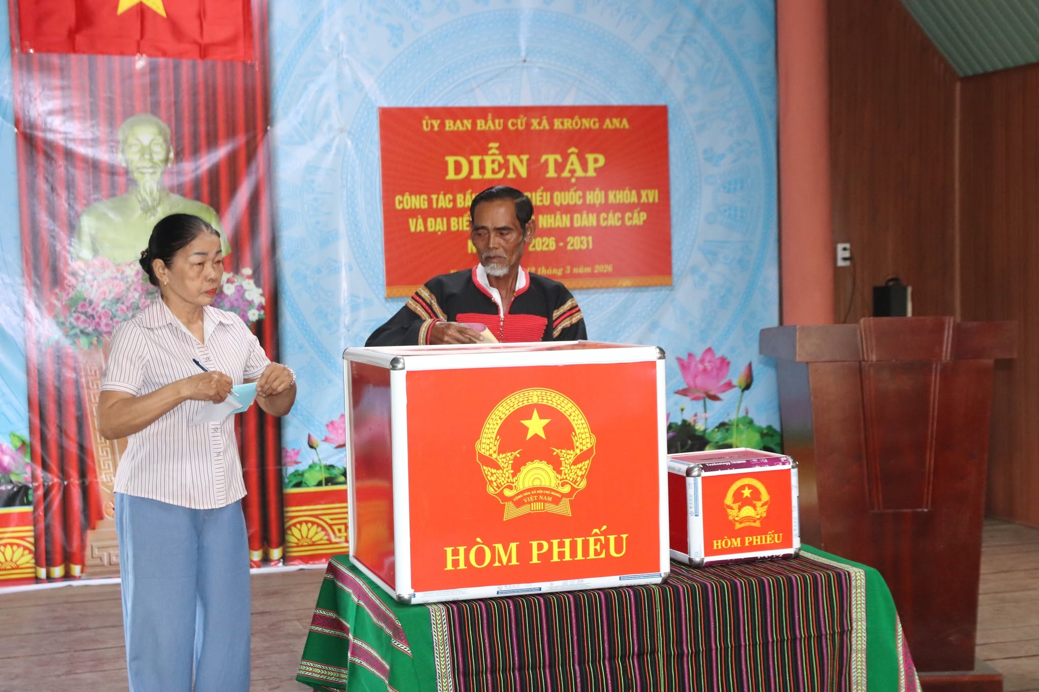 Ủy ban bầu cử xã Krông Ana tổ chức diễn tập công tác bầu cử