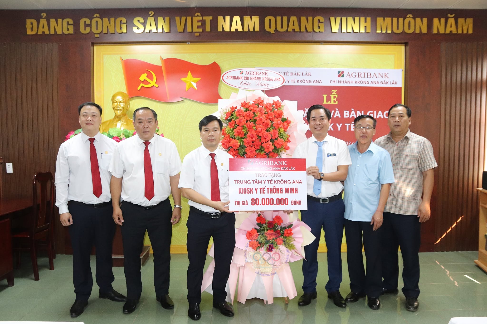 Agribank Chi nhánh Krông Ana tổ chức lễ trao tặng và bàn giao Kiosk thông minh cho Trung tâm Y tế Krông Ana