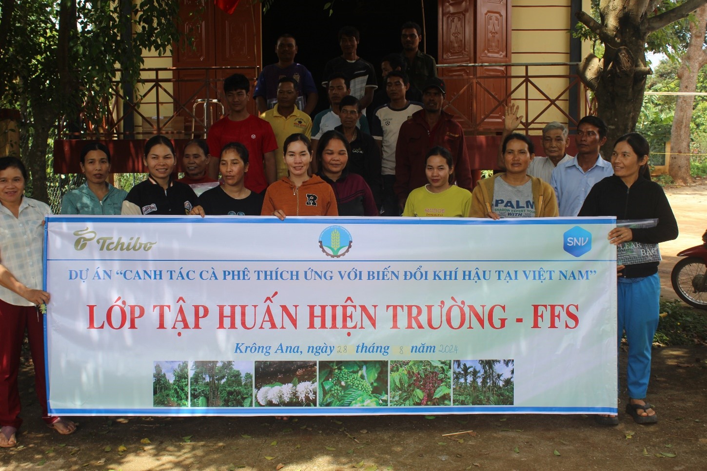Trạm Khuyến nông huyện Krông Ana phối hợp với Ban quản lý Dự án canh tác cà phê thích ứng với biến đổi khí hậu ở Việt Nam tổ chức các lớp tập huấn FFS trên địa bàn huyện