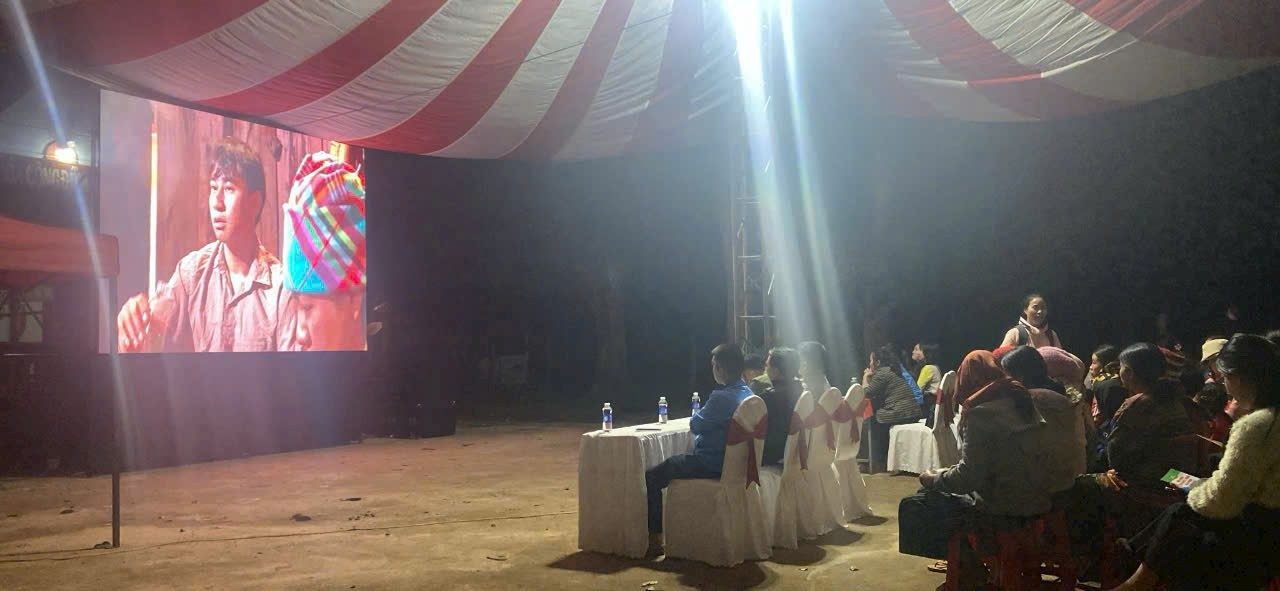 Chiếu phim lưu động tuyên truyền về Giảm thiểu tình trạng tảo hôn  và hôn nhân cận huyết thống trong vùng đồng bào dân tộc thiểu số  trên địa bàn huyện Krông Ana