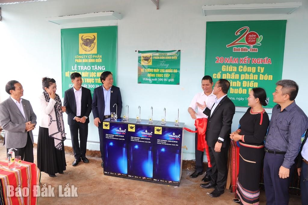 Bàn giao hệ thống lọc nước và 2 căn nhà “Mái ấm Bình Điền” tặng hộ khó khăn ở buôn Ea Na